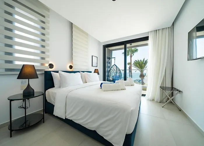 Aparthotel Waterside Sea View 4*