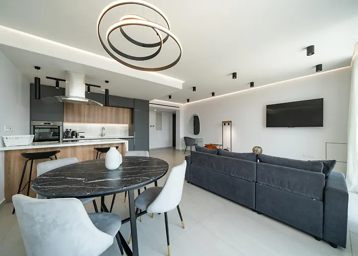 Aparthotel Waterside Sea View Paphos