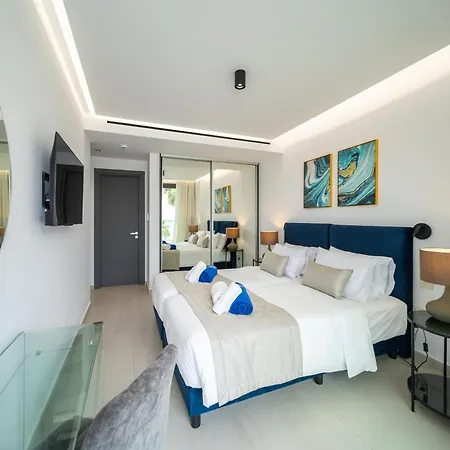 Waterside Sea View 아파트호텔