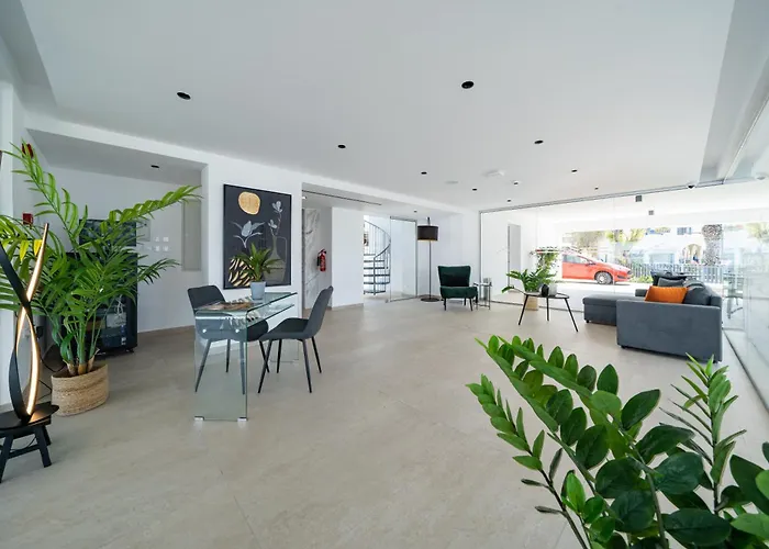 Waterside Sea View Apartmanhotel 4*