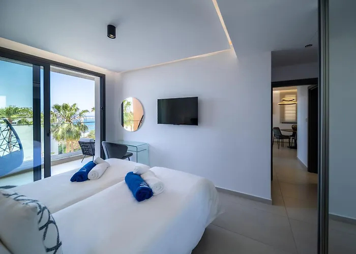 Waterside Sea View Apartmanhotel Paphos
