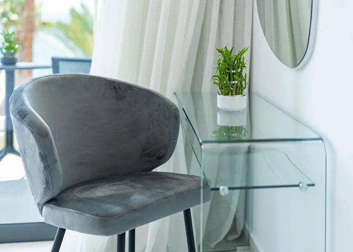 Waterside Sea View Apartmanhotel