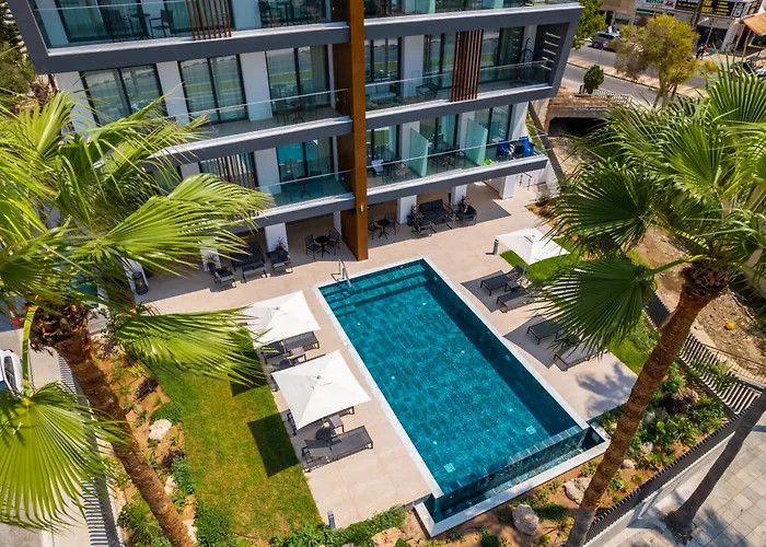 Apartahotel Waterside Sea View 4*