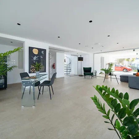 Waterside Sea View Aparthotel 4*