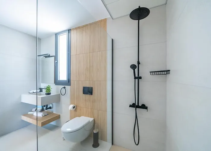 Waterside Sea View Aparthotel Paphos